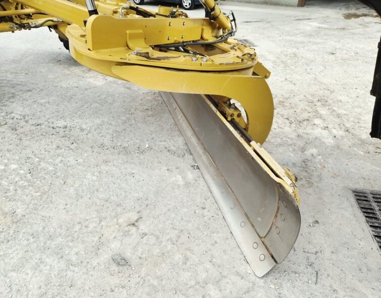CATERPILLAR  140 AWD ***IMPECABLE***